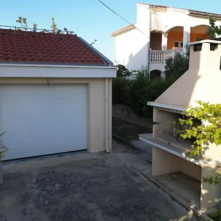 B&m Villa Petrcane